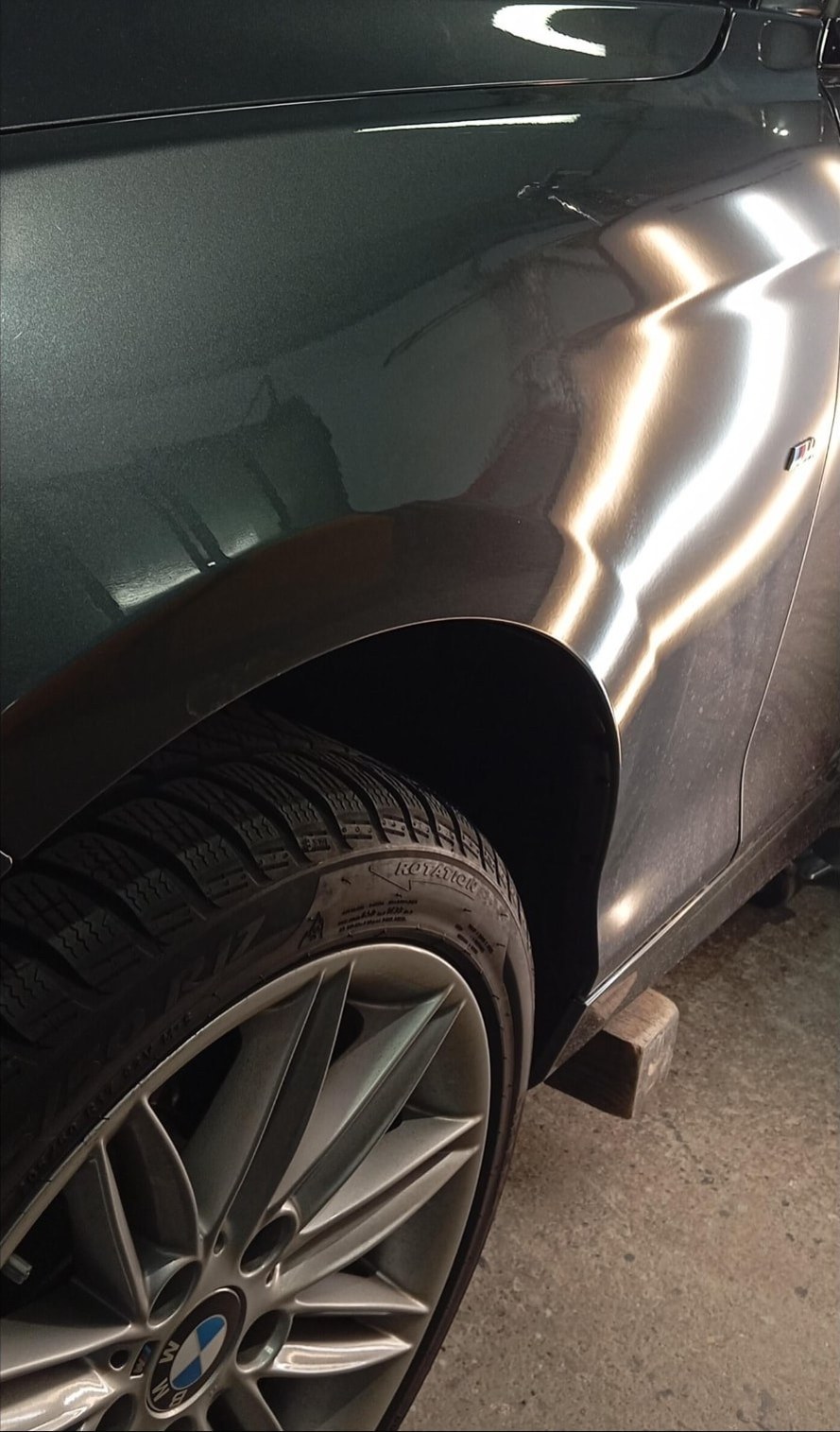 Parafango BMW perfettamente liscio dopo il levabolli PDR